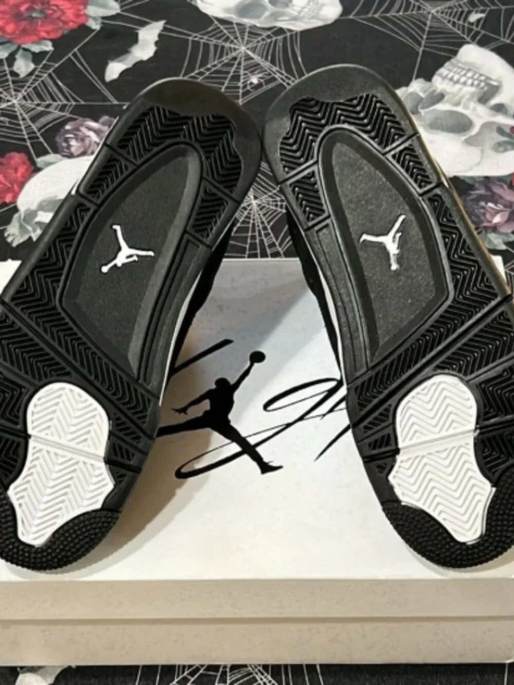 AIR JORDAN 4 IV WHITE THUNDER BLACKWHITE